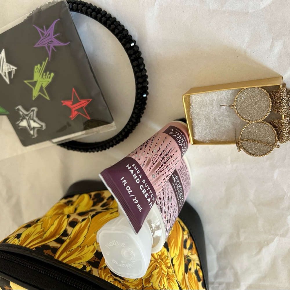 Versace Vanity Bag bundle - Picture 3 of 9